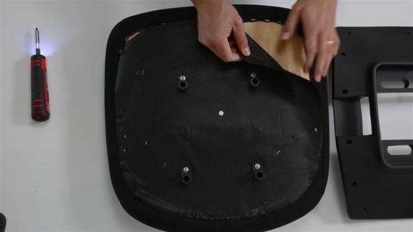 RTX 4060塞进电竞椅：一根线即可运行pg电子首页这椅子不简单！9800X3D+(图4)